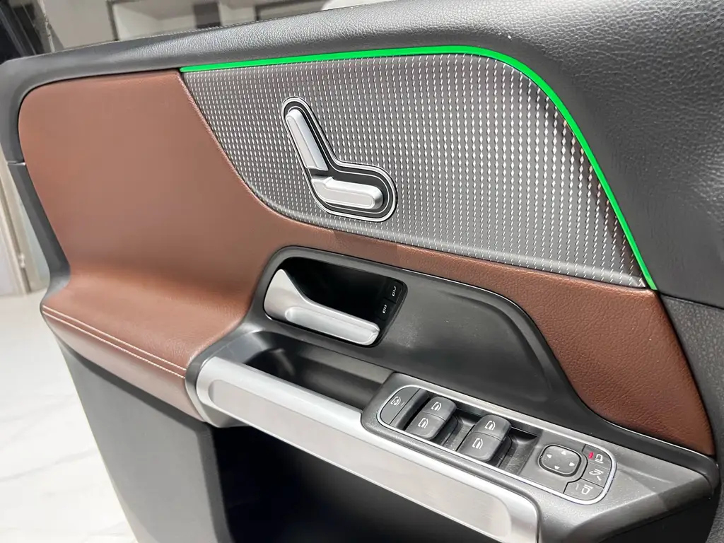 MERCEDES BENZ GLB 2023