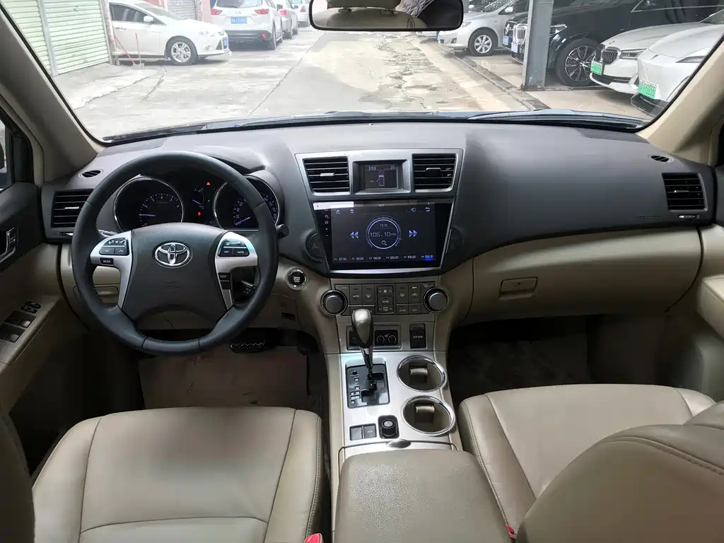 TOYOTA HIGHLANDER 2015
