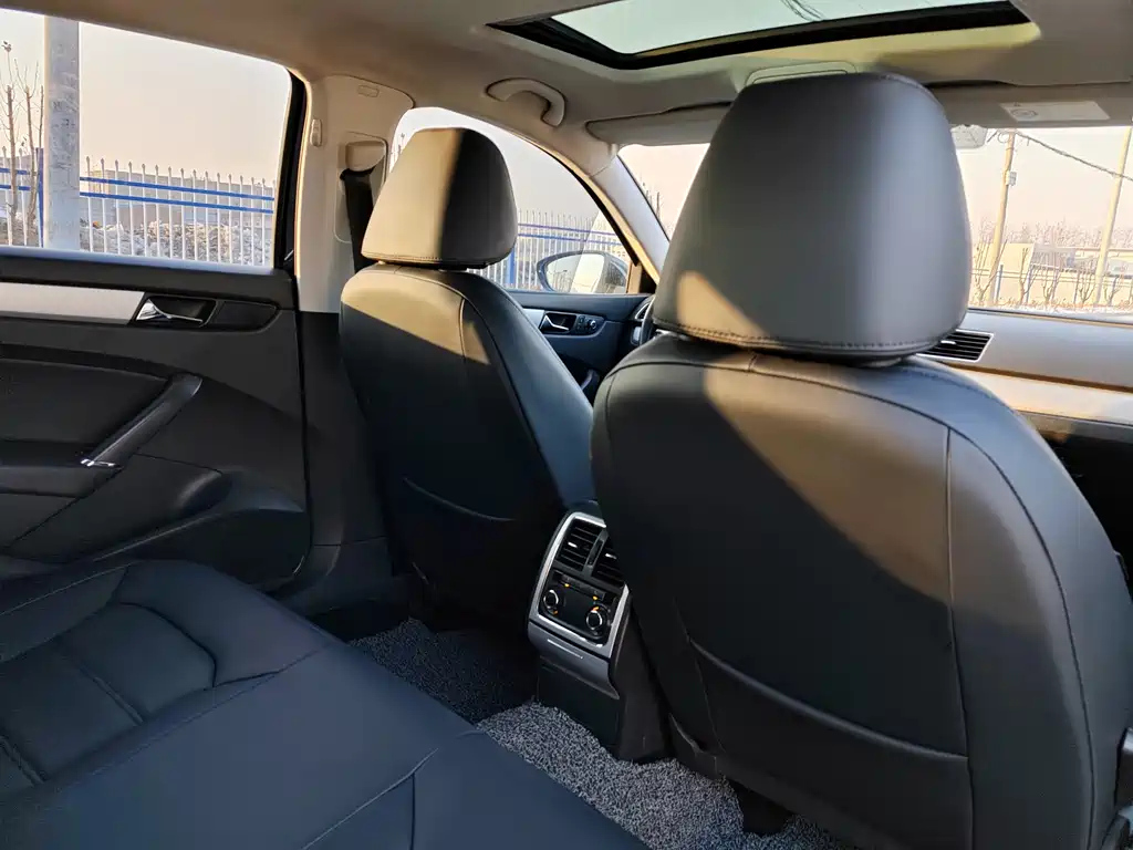 VOLKSWAGEN PASSAT 2015