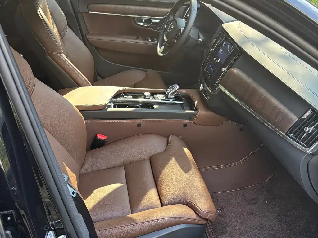 VOLVO S90 2025