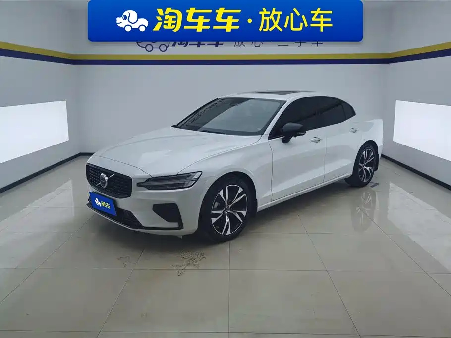VOLVO S60 2025
