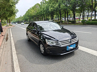 VOLKSWAGEN SANTANA 2015