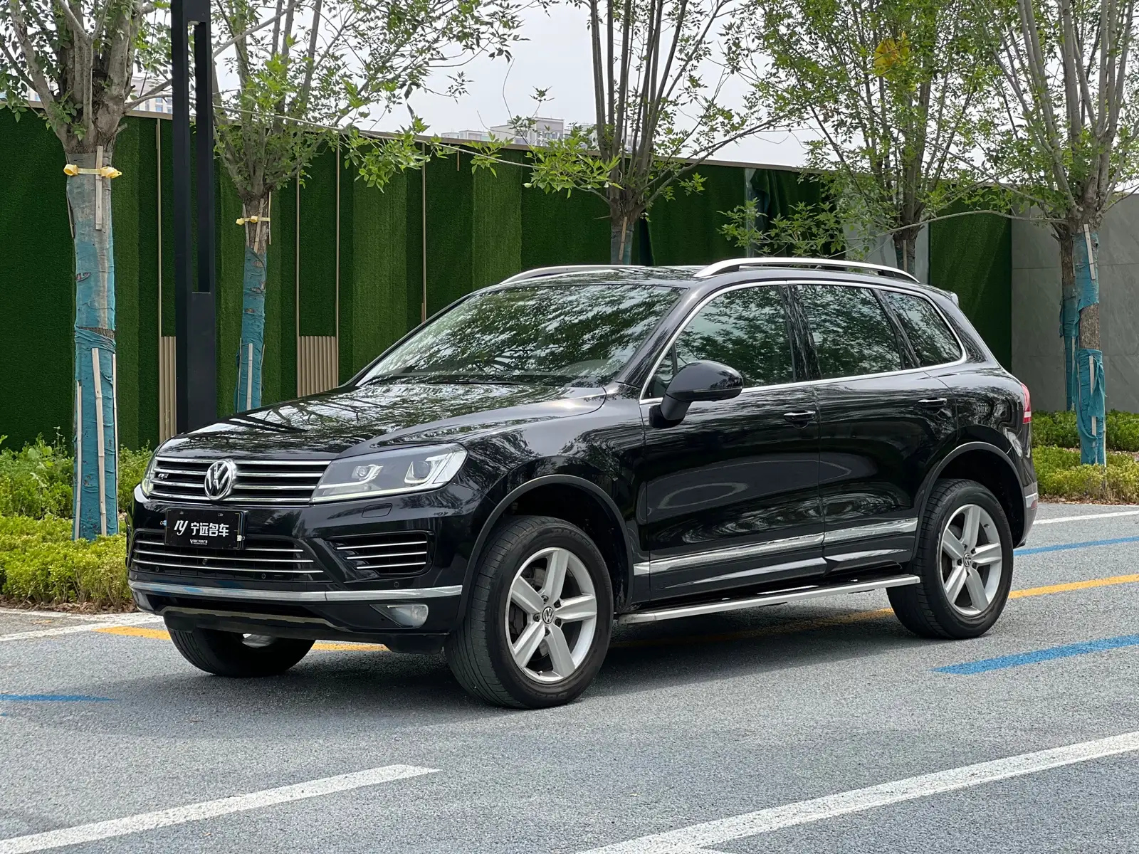 VOLKSWAGEN TOUAREG
