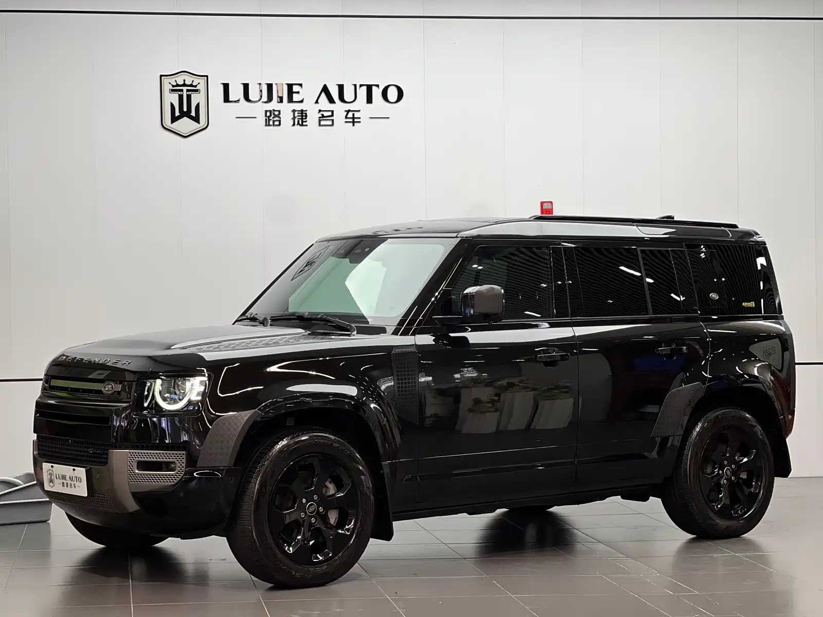 LAND ROVER DEFENDER