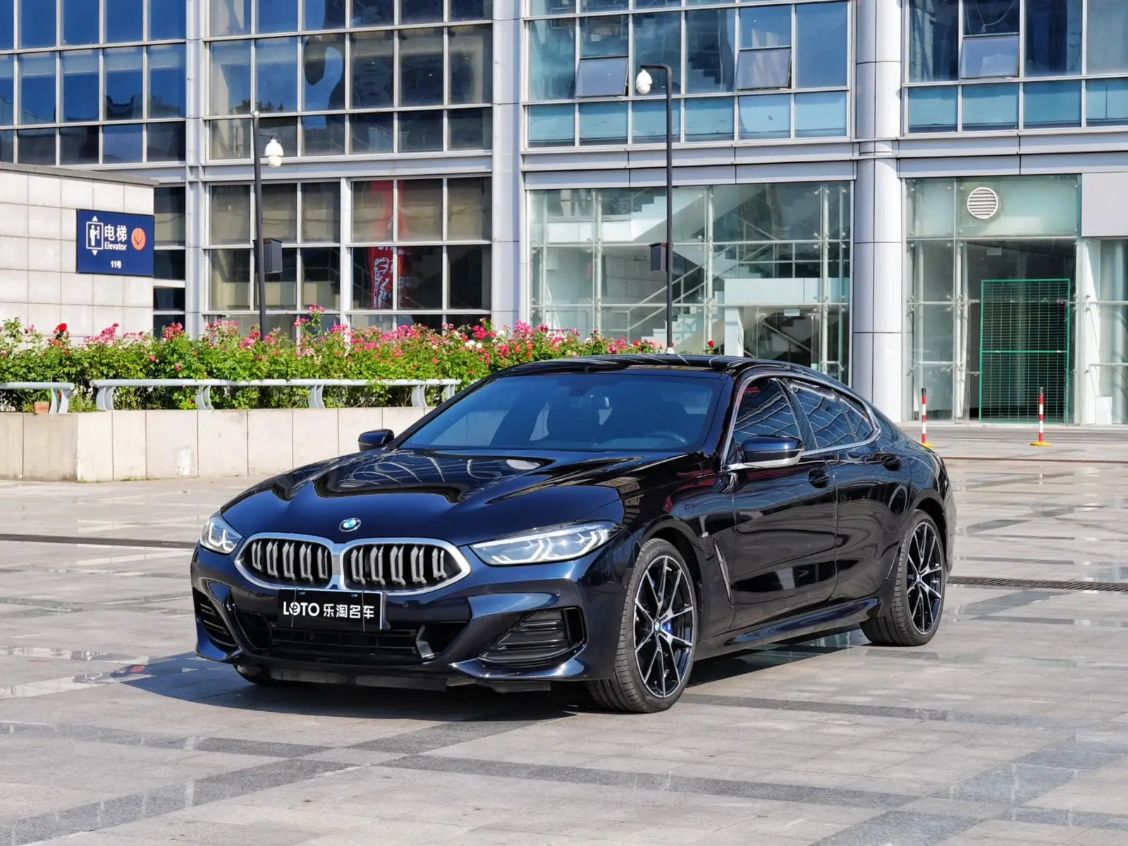 BMW 8-SERIES