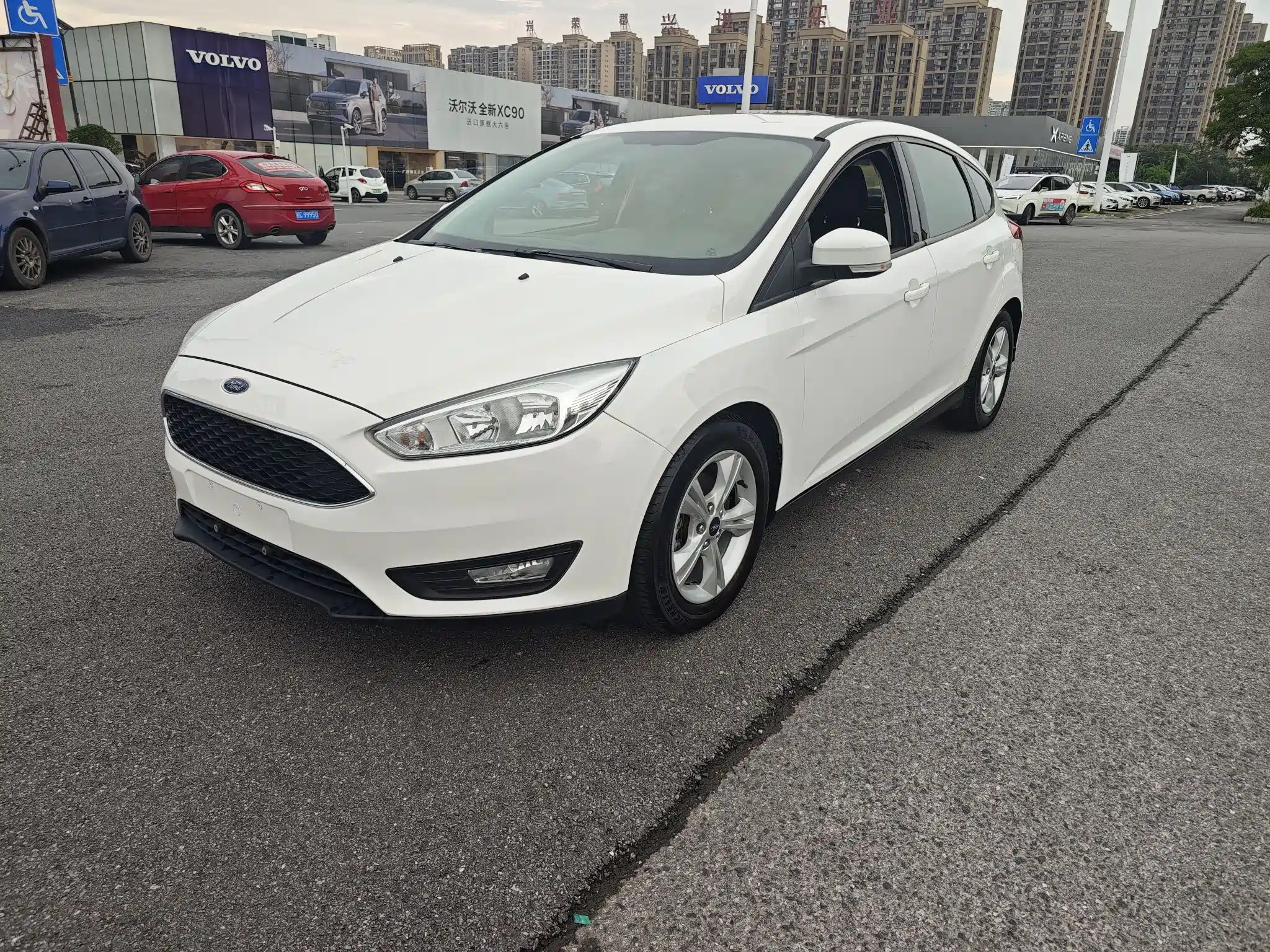 FORD FOCUS