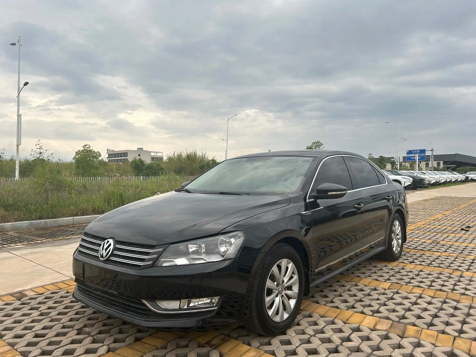 VOLKSWAGEN PASSAT