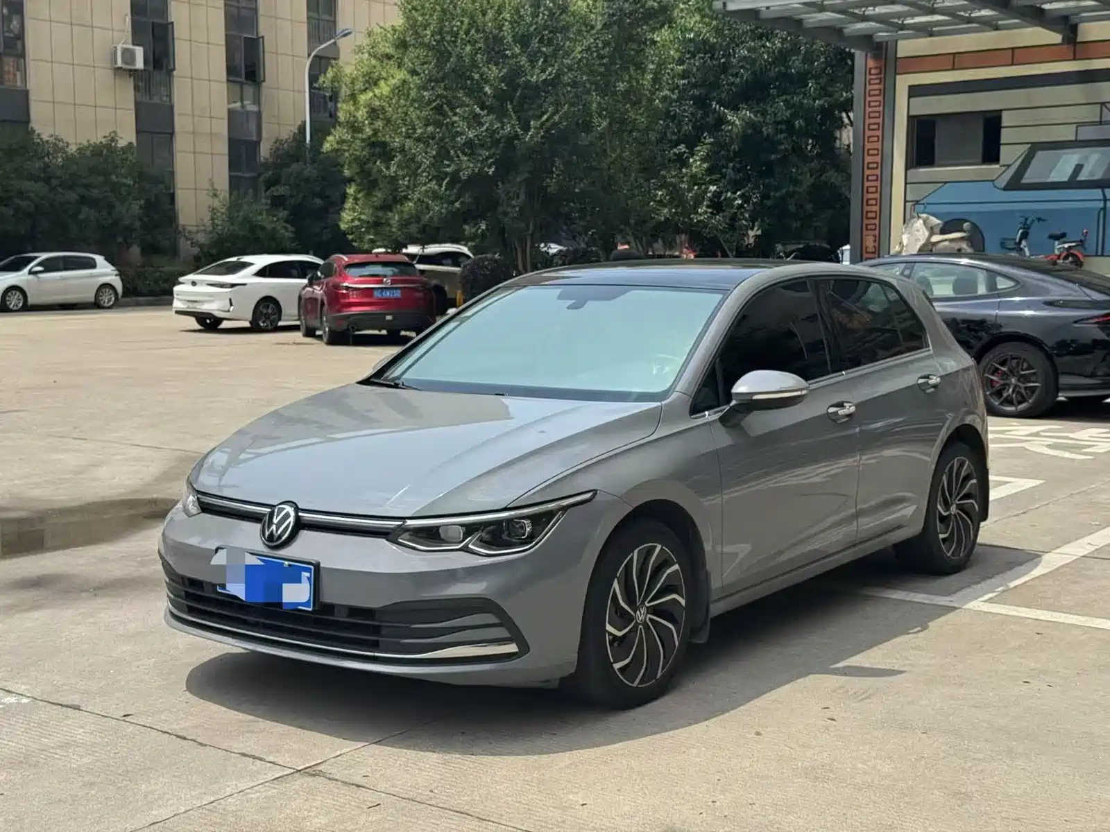 VOLKSWAGEN GOLF