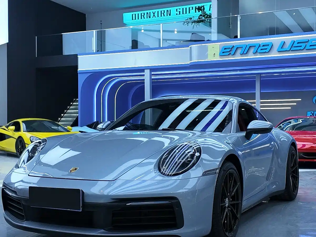 PORSCHE 911