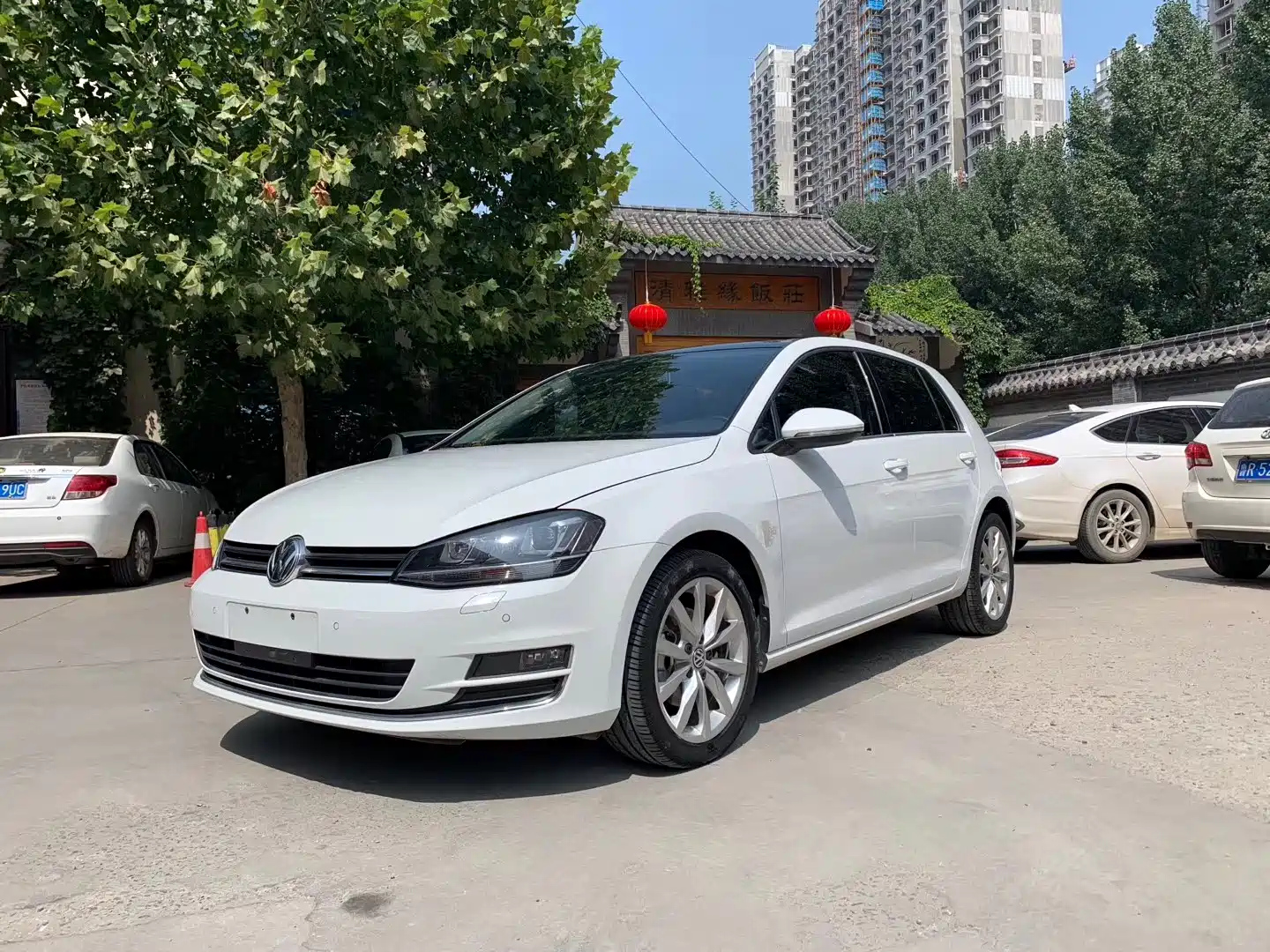 VOLKSWAGEN GOLF