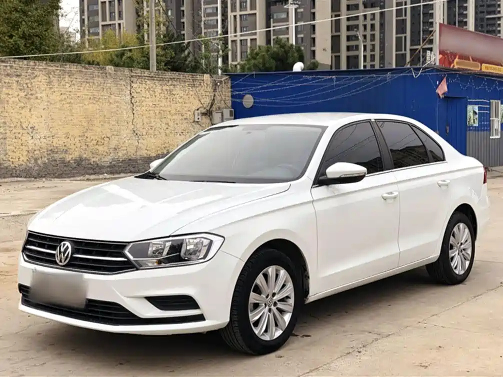 VOLKSWAGEN BORA