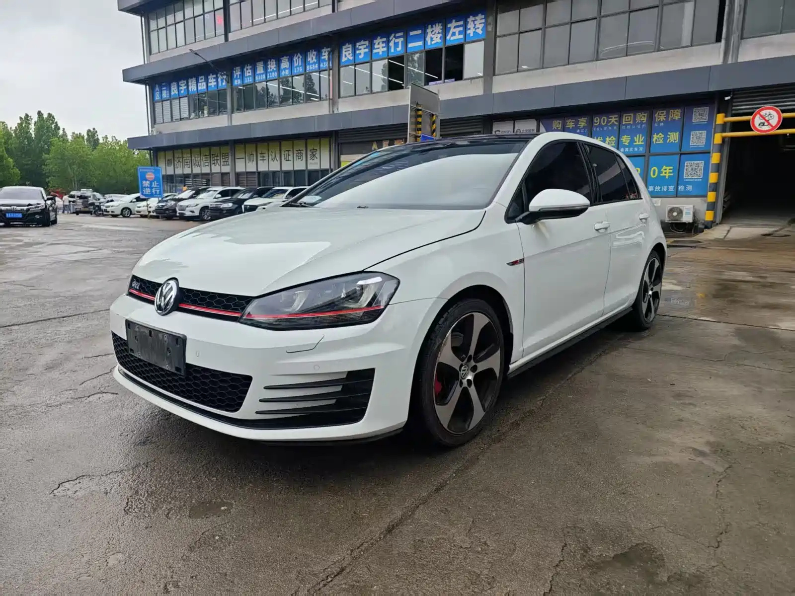 VOLKSWAGEN GOLF GTI