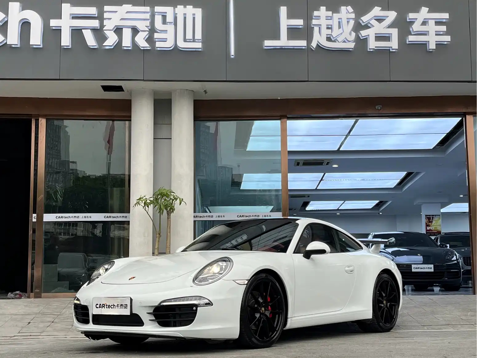 PORSCHE 911