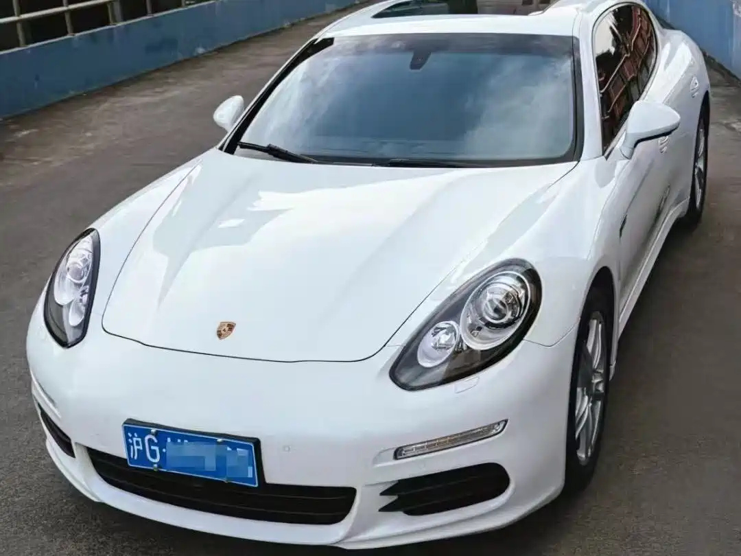 PORSCHE PANAMERA