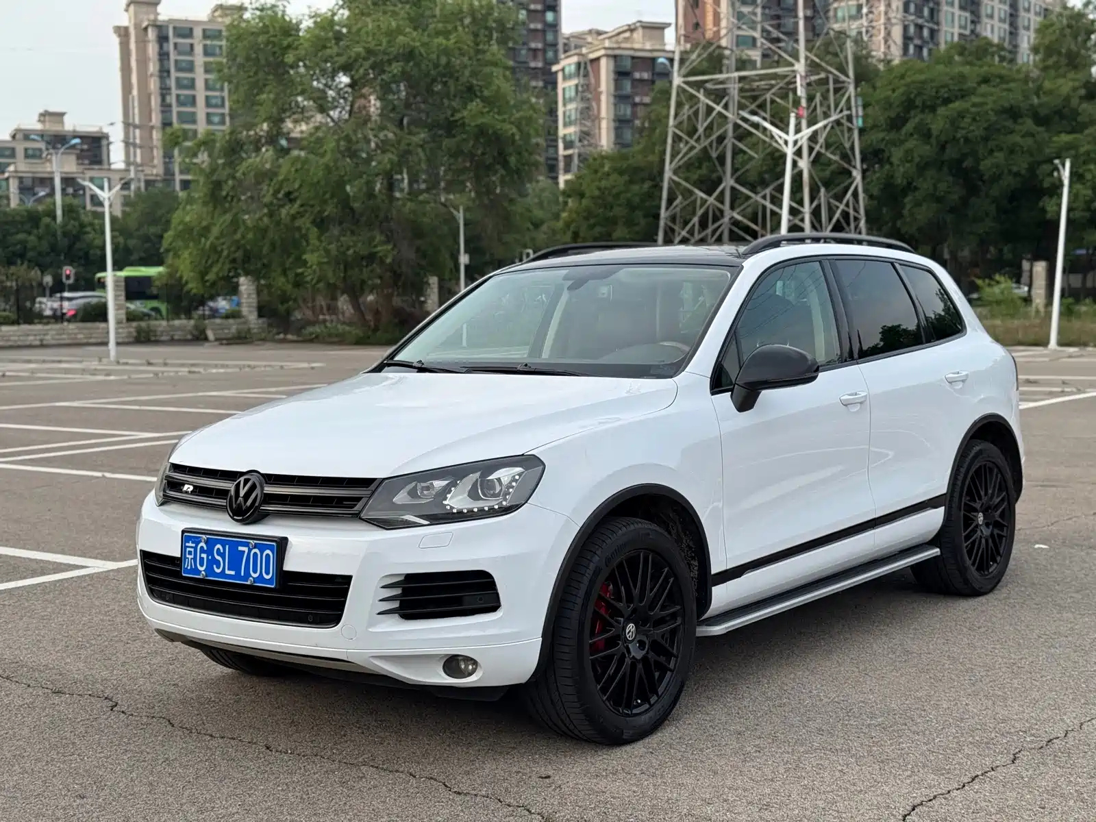 VOLKSWAGEN TOUAREG