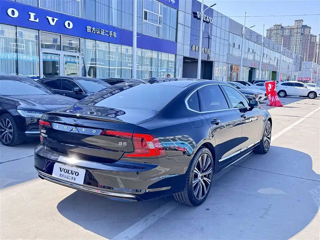 VOLVO S90 2025