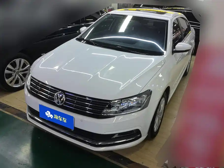 VOLKSWAGEN LAVIDA 2015