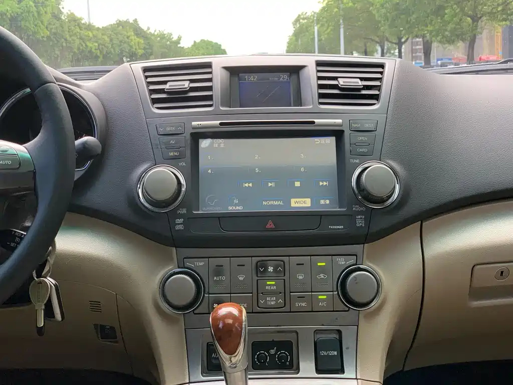TOYOTA HIGHLANDER 2009