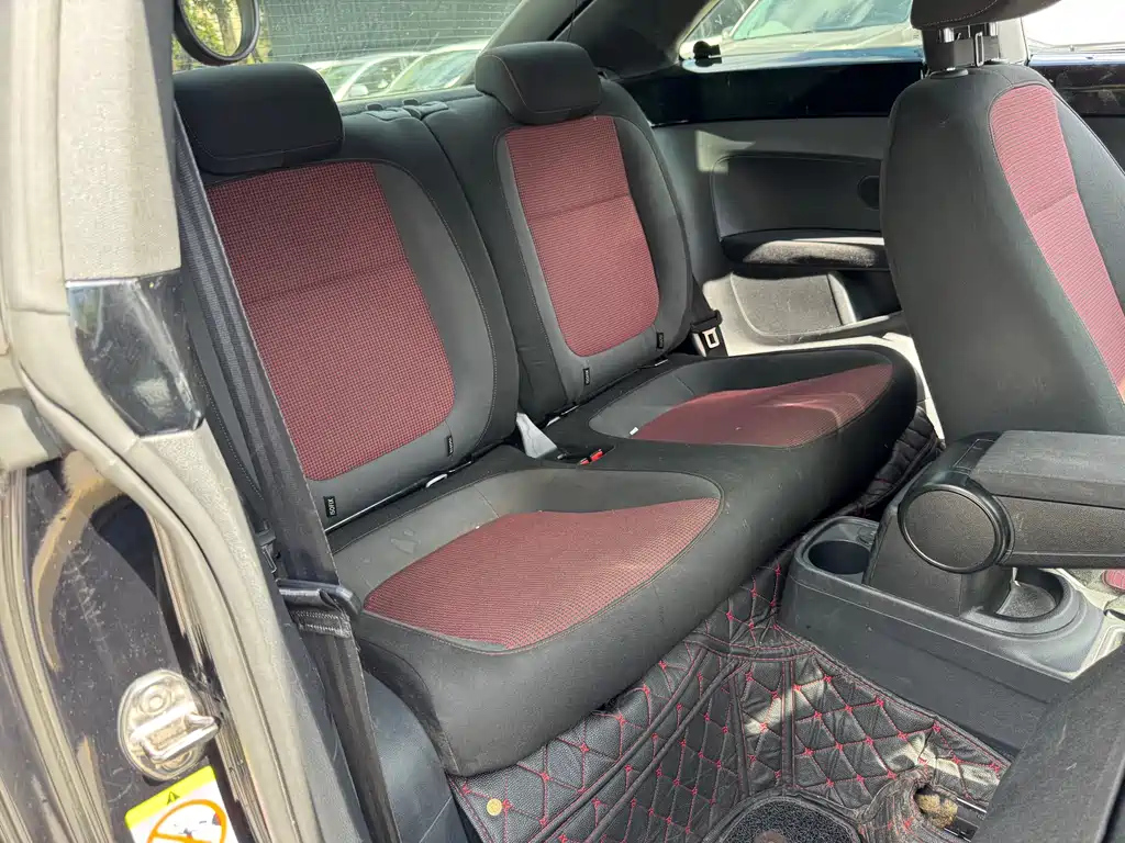 VOLKSWAGEN BEETLE 2014