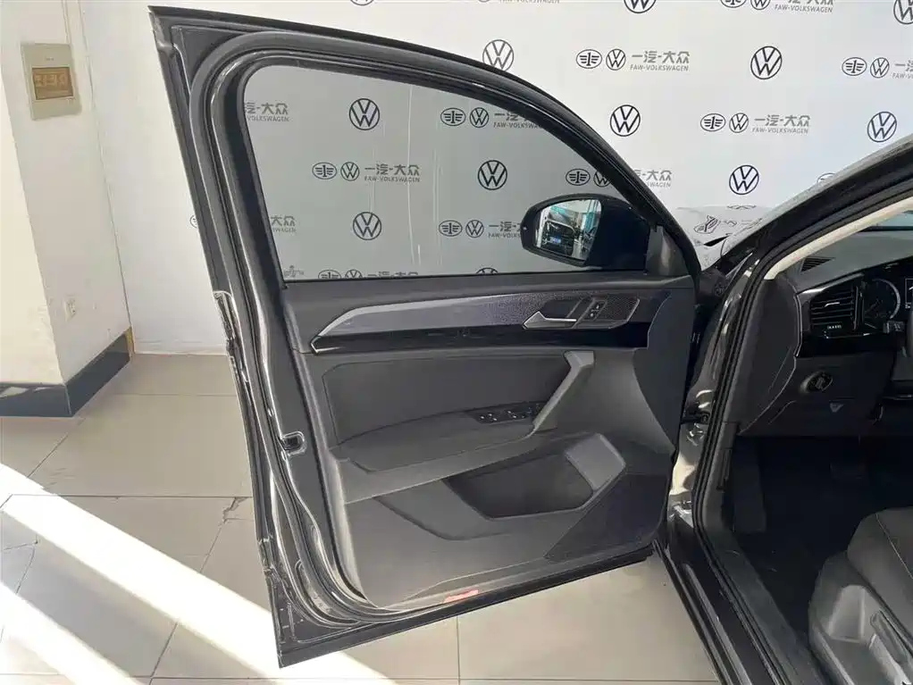 VOLKSWAGEN TAYRON 2021