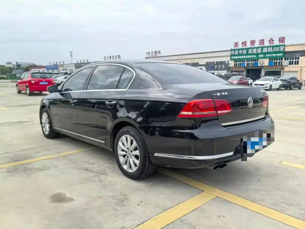 VOLKSWAGEN MAGOTAN 2012