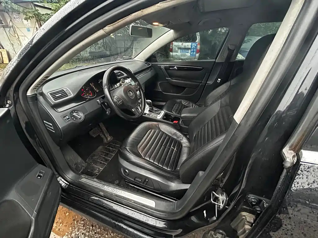 VOLKSWAGEN MAGOTAN 2013