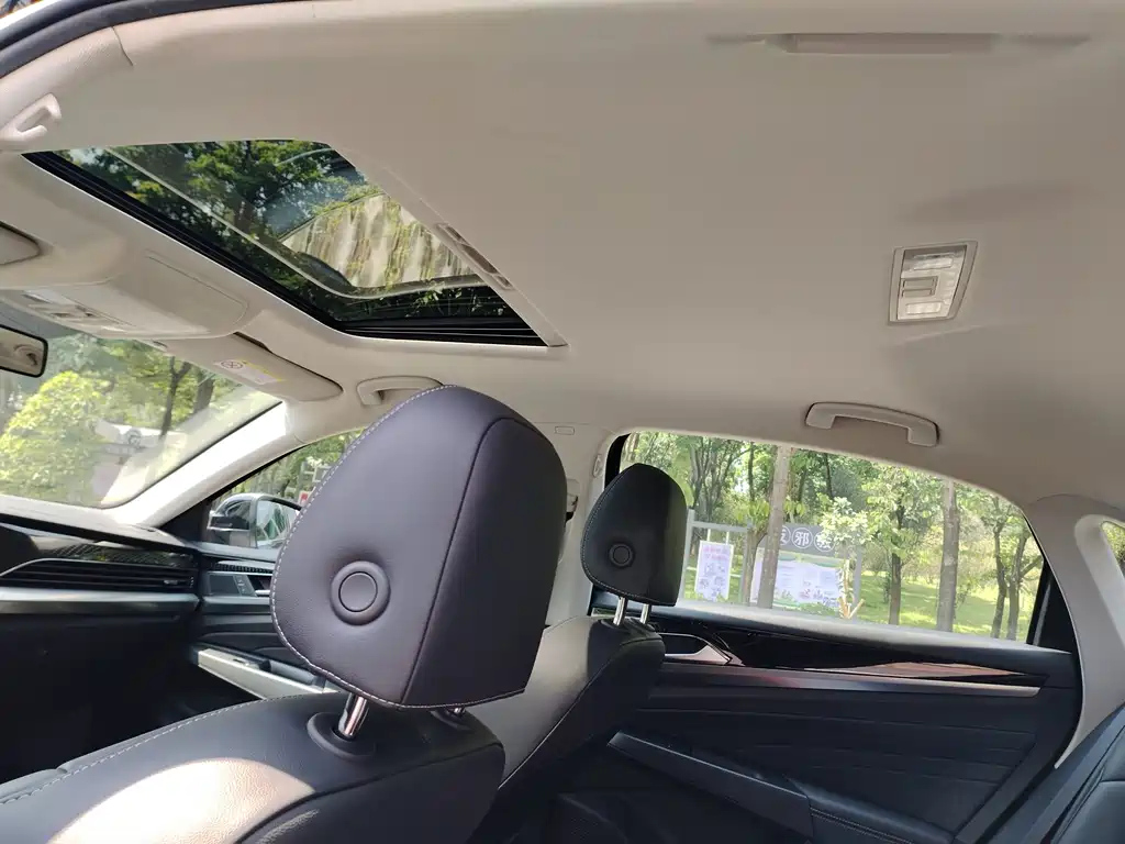 VOLKSWAGEN PASSAT 2022