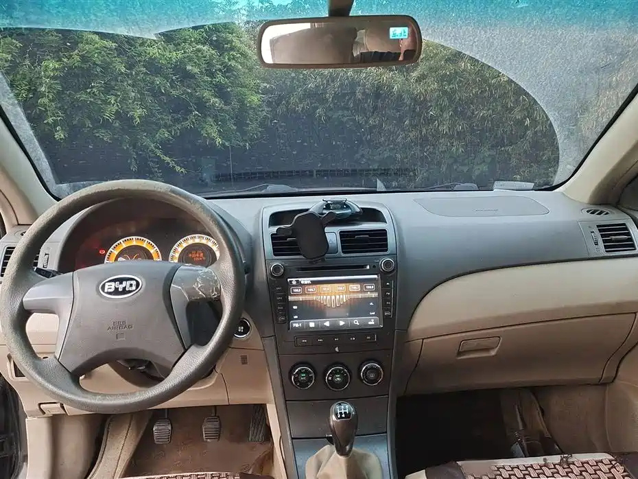 BYD L3 2012
