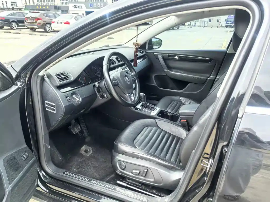 VOLKSWAGEN MAGOTAN 2012