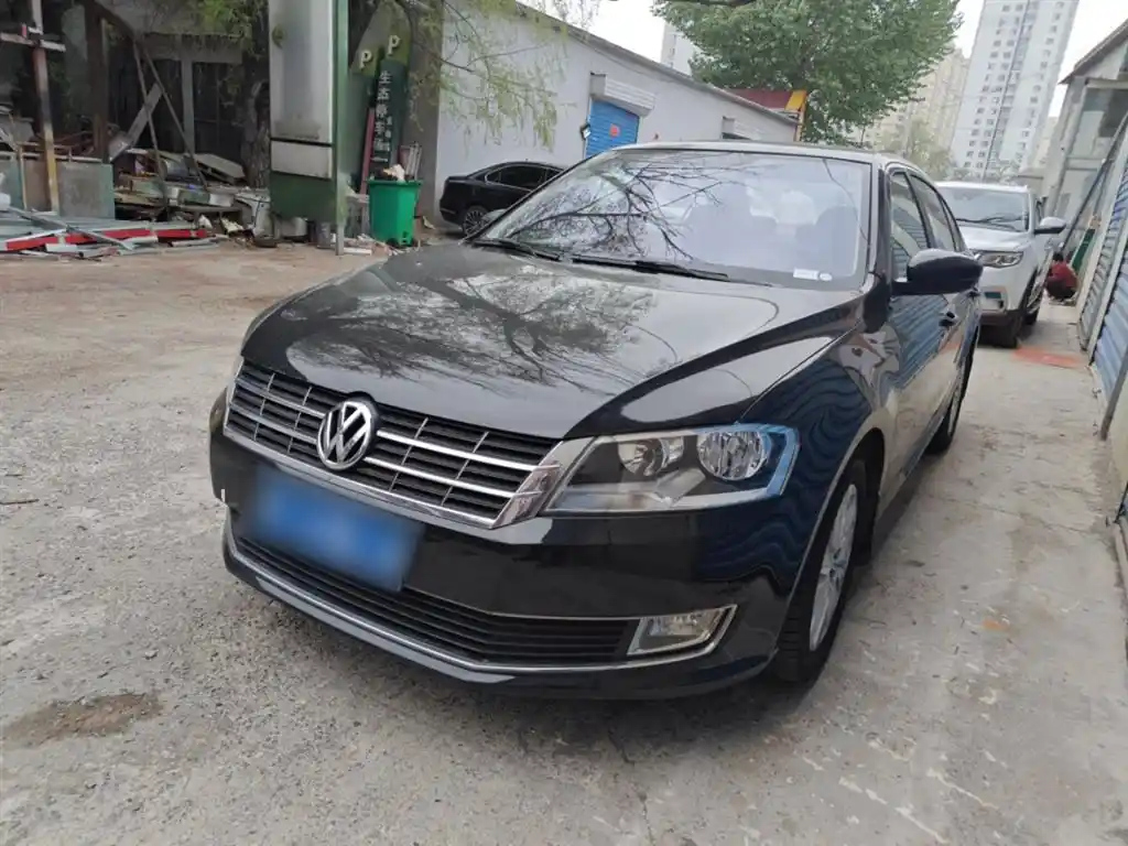 VOLKSWAGEN LAVIDA 2013