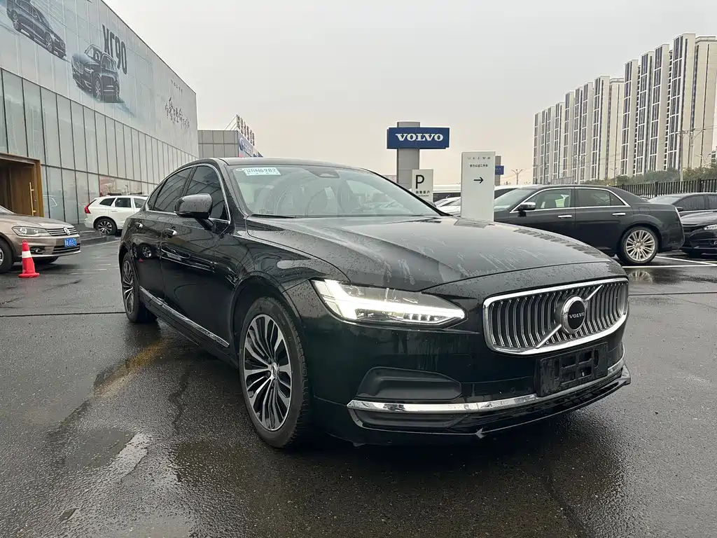 VOLVO S90 2022