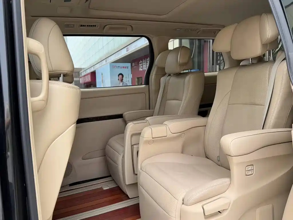 TOYOTA ALPHARD 2012