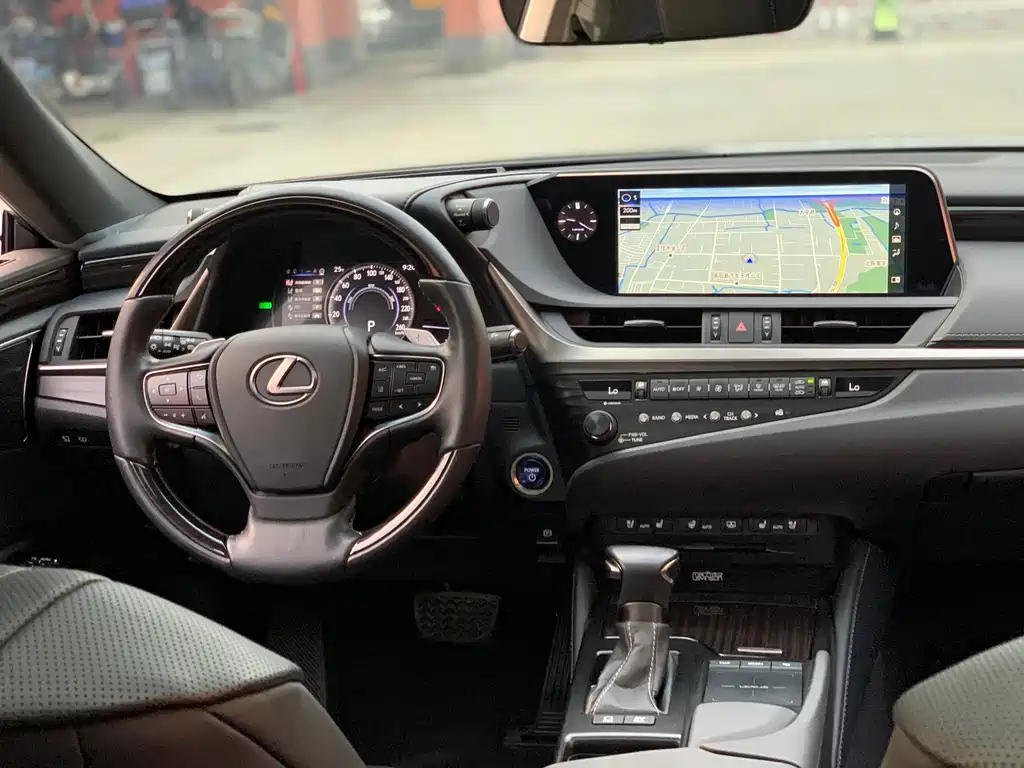 LEXUS ES 2018