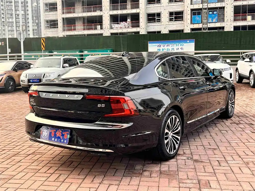 VOLVO S90 2023