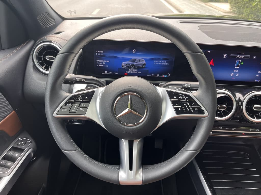 MERCEDES BENZ GLB 2024