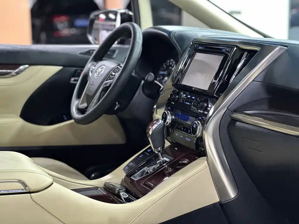 TOYOTA ALPHARD 2018