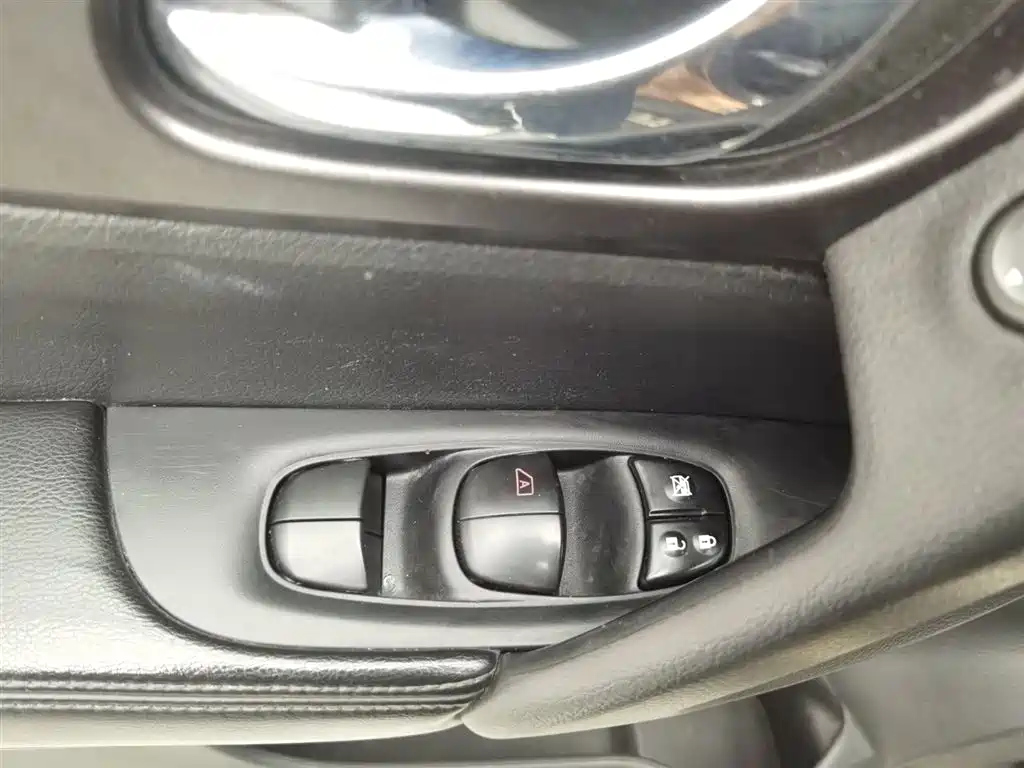 NISSAN X-TRAIL 2014