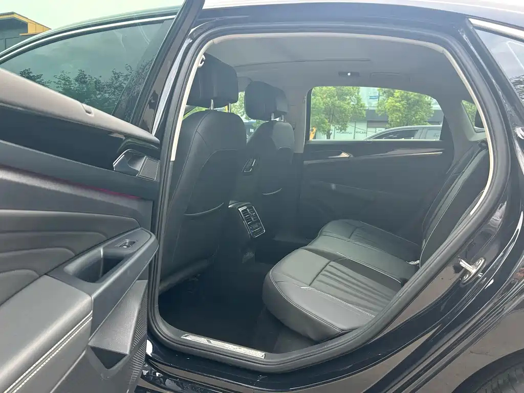 VOLKSWAGEN PASSAT 2024