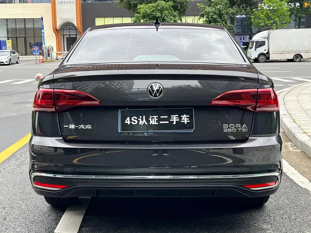 VOLKSWAGEN BORA 2023