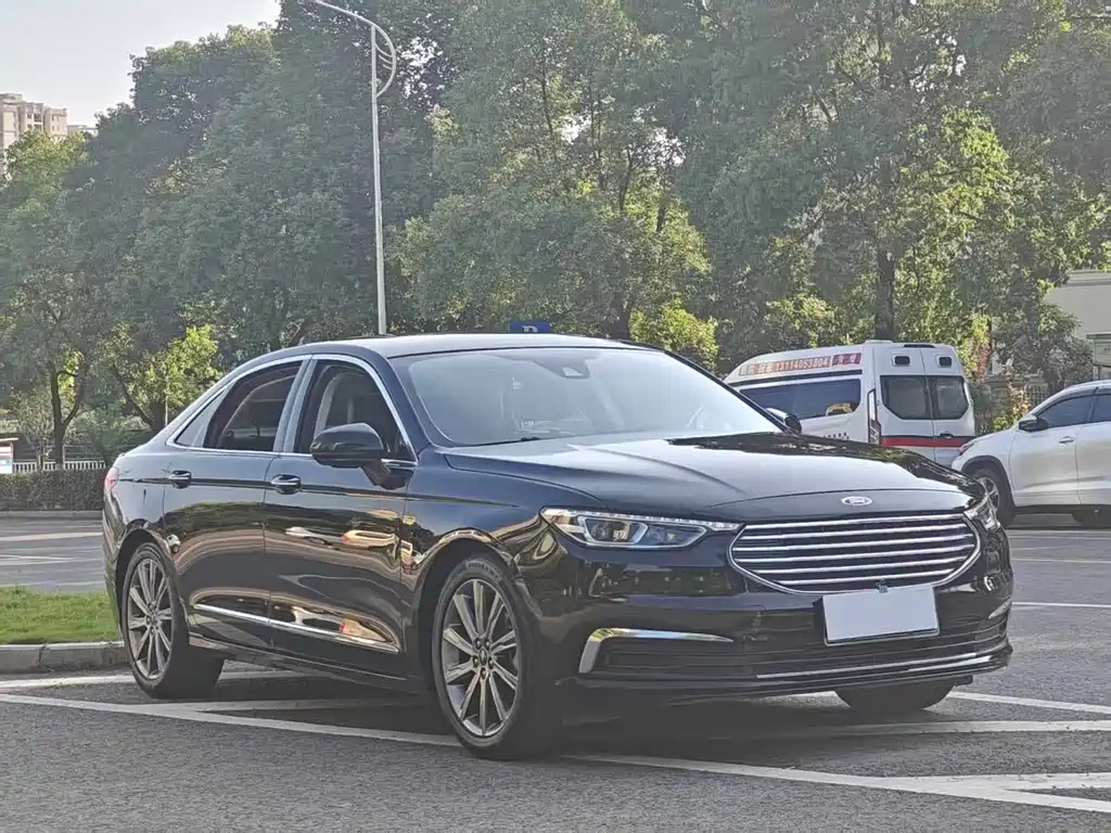 FORD TAURUS 2019