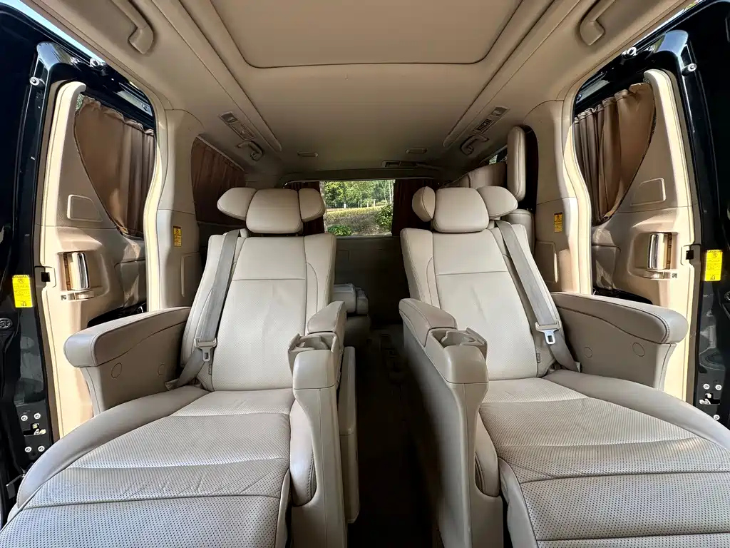 TOYOTA ALPHARD 2013