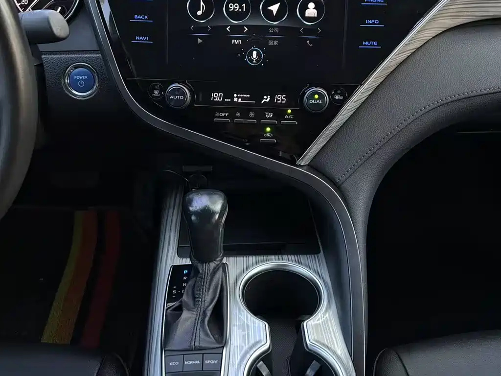 TOYOTA CAMRY 2019