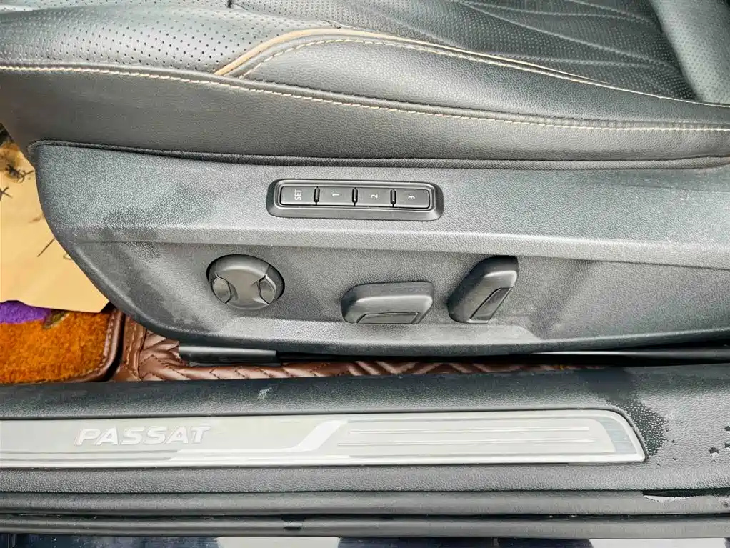 VOLKSWAGEN PASSAT 2019