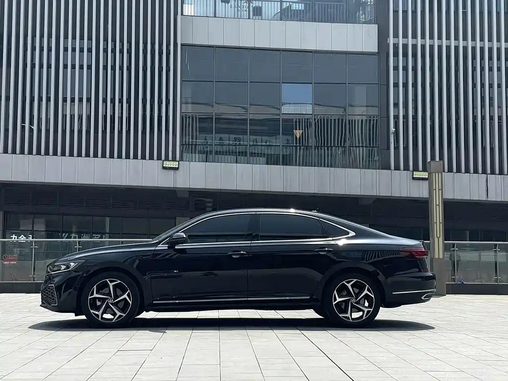 VOLKSWAGEN PASSAT 2022