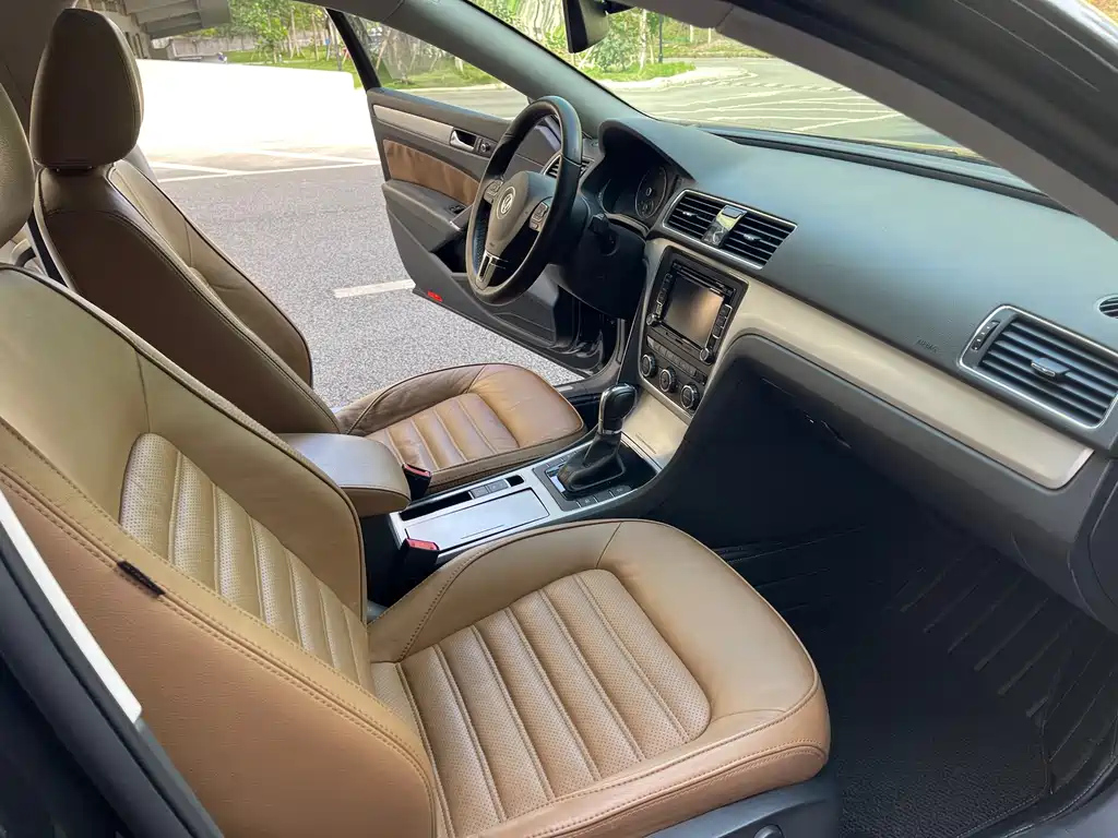 VOLKSWAGEN PASSAT 2014