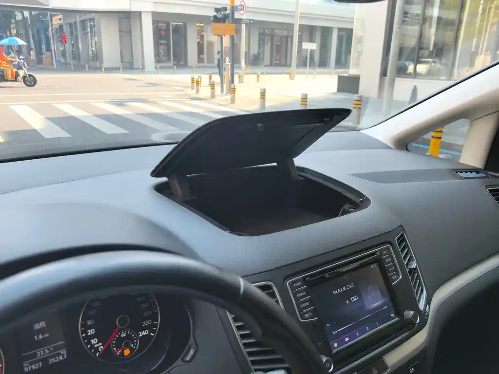VOLKSWAGEN SHARAN 2016