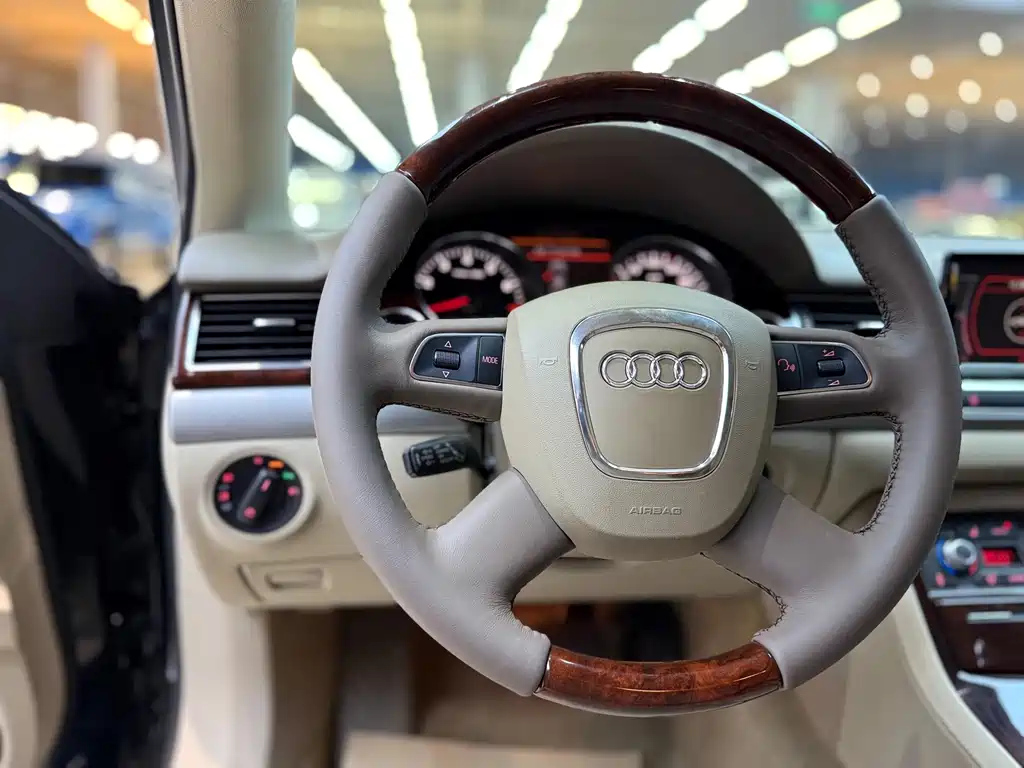 AUDI A8 2010