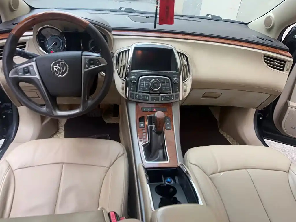 BUICK LACROSSE 2011