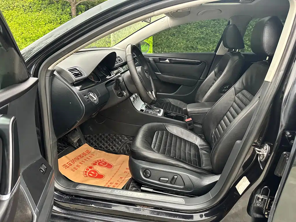 VOLKSWAGEN MAGOTAN 2012