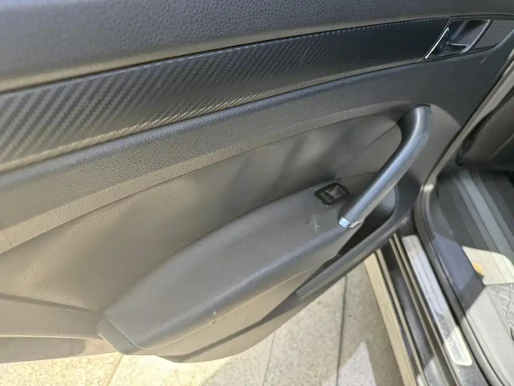 VOLKSWAGEN PASSAT 2013